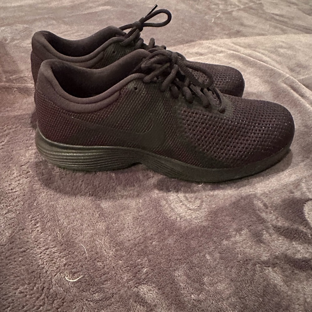 Nike Revolution 4 Men's Black Athletic Shoes